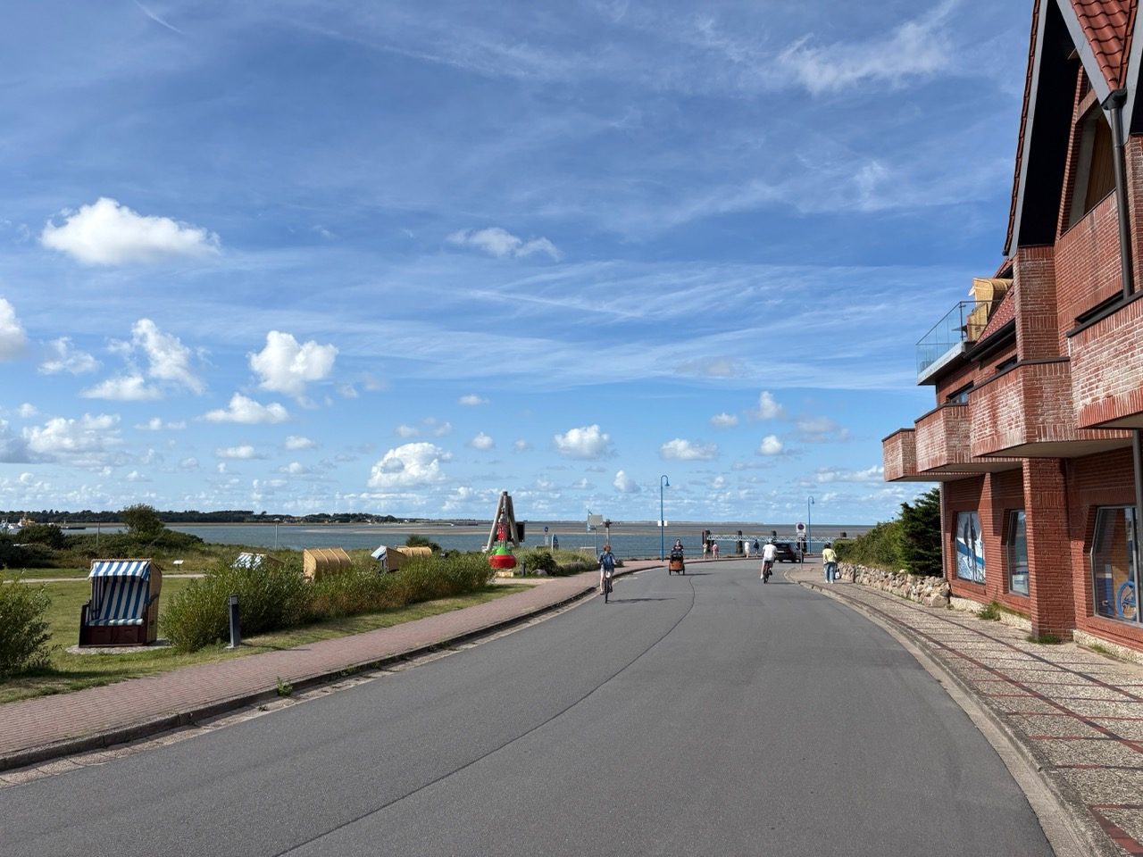 Fahrradtour Amrum: Amrum-Rundtour: Einmal um die Insel – vom Fähranleger über Steenodde, Nebel und Norddorf zum Leuchtturm
